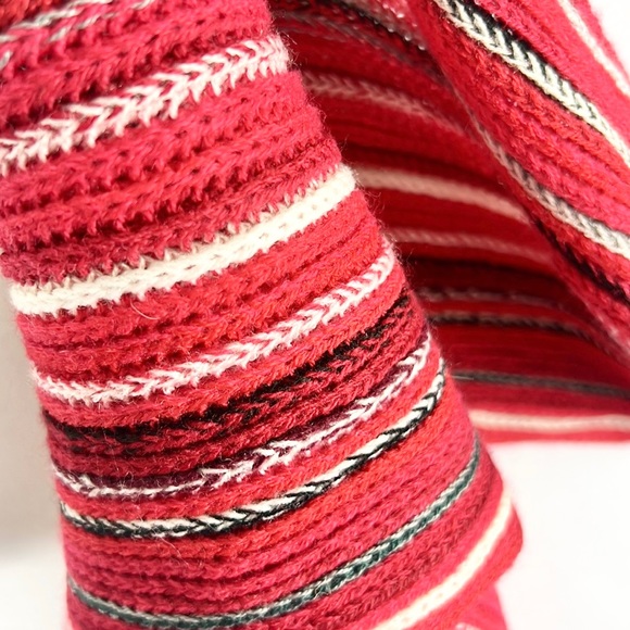 🌹❤️ Random Reds BUNDLE of 9 Scarves!! ❤️🌹 - Picture 14 of 16